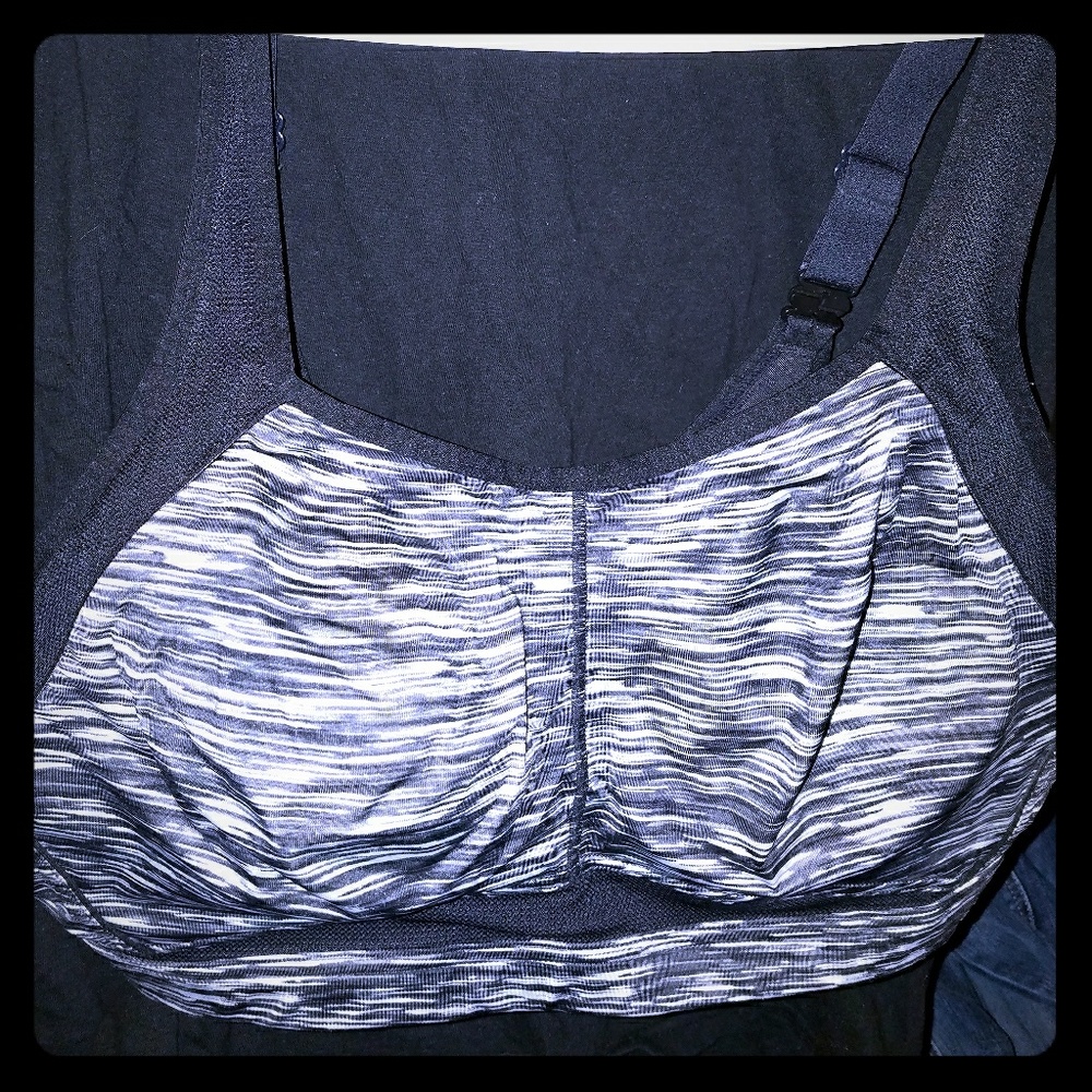 Sports bra buttons in back